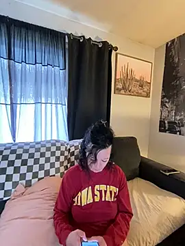 Snapshot of SidneyRaee chatting on December 9, 2024, 8:01 pm SidneyRaee online show from December 9, 2024, 8:01 pm