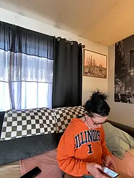 Snapshot of SidneyRaee chatting on December 17, 2024, 3:39 pm SidneyRaee online show from December 17, 2024, 3:39 pm