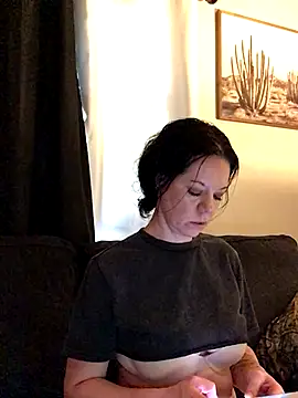 Snapshot of SidneyRaee chatting on October 6, 2025, 4:59 pm SidneyRaee online show from October 6, 2025, 4:59 pm