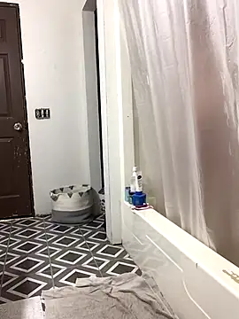 Snapshot of SidneyRaee chatting on October 22, 2025, 12:05 pm SidneyRaee online show from October 22, 2025, 12:05 pm