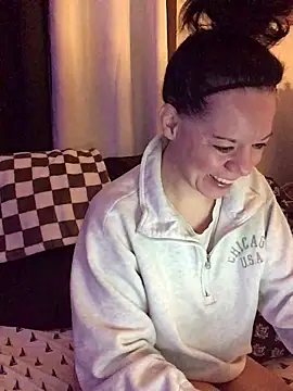 SidneyRaee online show from November 26, 2025, 1:23 pm