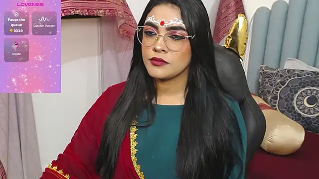 lakshmiraniii online show from October 1, 2025, 6:36 pm