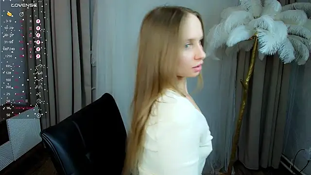 Snapshot of Mad1en chatting on January 13, 2025, 5:55 am Mad1en online show from January 13, 2025, 5:55 am