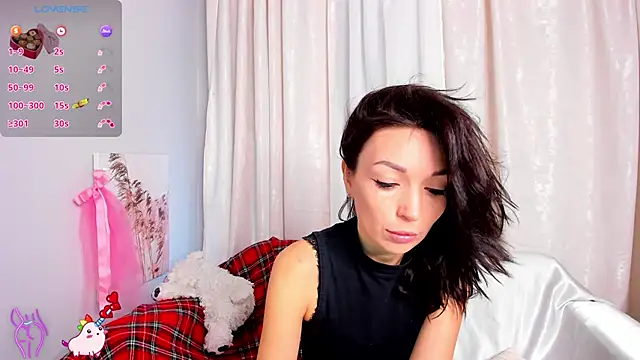 jessica tiny online show from October 14, 2025, 1:39 am