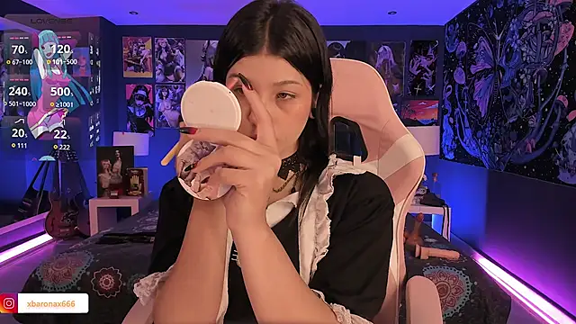 LanaKyutt online show from November 19, 2025, 2:06 pm