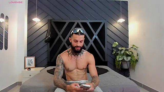 Snapshot of Apolo_Bianco_ chatting on September 29, 2025, 11:31 pm Apolo Bianco online show from September 29, 2025, 11:31 pm