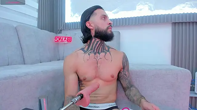 Snapshot of Apolo_Bianco_ chatting on October 28, 2025, 1:09 am Apolo Bianco online show from October 28, 2025, 1:09 am