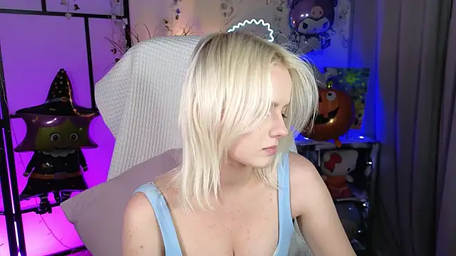 Snapshot of ImBonBon chatting on October 22, 2025, 10:53 pm ImBonBon online show from October 22, 2025, 10:53 pm