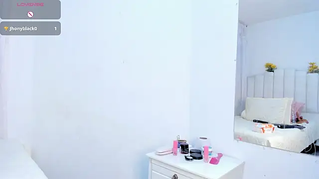 RoxannaBlanche online show from December 4, 2025, 12:14 pm