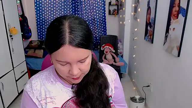 Snapshot of claryssa_ chatting on December 4, 2025, 9:01 pm claryssa online show from December 4, 2025, 9:01 pm