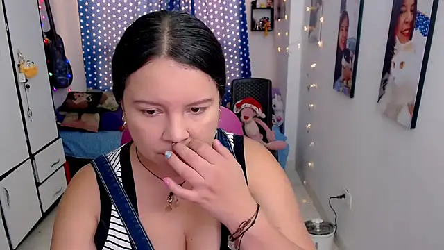 Snapshot of claryssa_ chatting on December 5, 2025, 7:54 pm claryssa online show from December 5, 2025, 7:54 pm