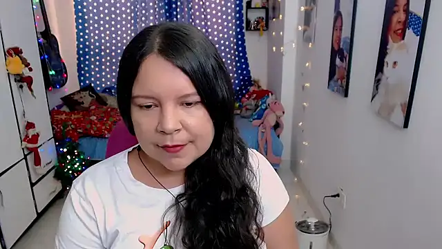 Snapshot of claryssa_ chatting on December 16, 2025, 8:14 pm claryssa online show from December 16, 2025, 8:14 pm