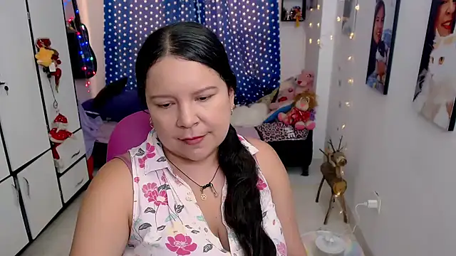 Snapshot of claryssa_ chatting on February 5, 2026, 8:02 pm claryssa online show from February 5, 2026, 8:02 pm