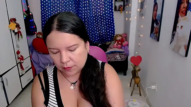 Snapshot of claryssa_ chatting on February 13, 2026, 9:33 pm claryssa online show from February 13, 2026, 9:33 pm