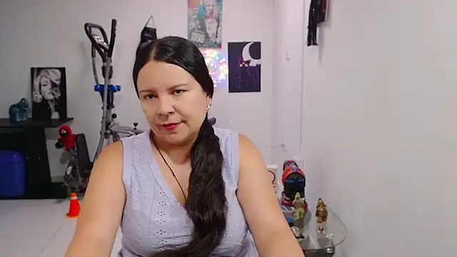 claryssa  online show from June 3, 2026, 8:25 pm