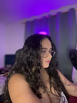 CurlyGirl 1 online show from March 31, 2026, 8:09 pm