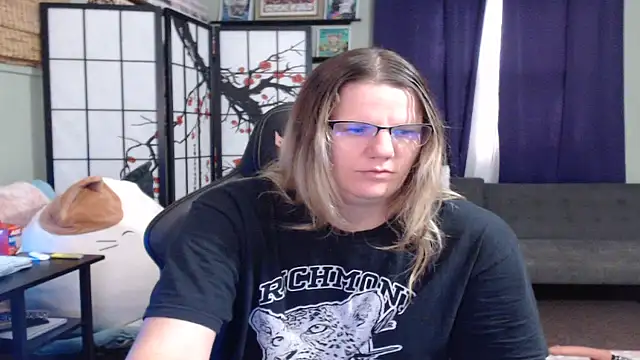 Sarahtineke online show from October 31, 2025, 4:30 pm