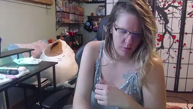 Sarahtineke online show from February 26, 2026, 1:21 pm