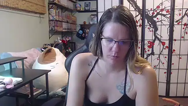 Sarahtineke online show from March 5, 2026, 3:41 pm