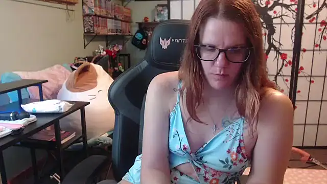 Sarahtineke online show from March 24, 2026, 4:12 pm