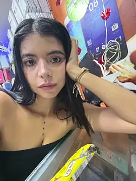 NicolRoss  online show from May 23, 2026, 10:36 pm