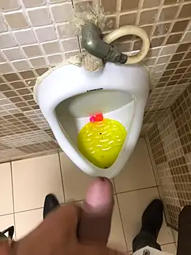 Snapshot of hitlar1026 chatting on December 2, 2025, 9:25 am hitlar1026 online show from December 2, 2025, 9:25 am