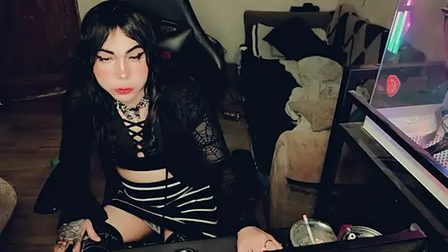 evelyntvsexy online show from July 9, 2026, 12:53 pm