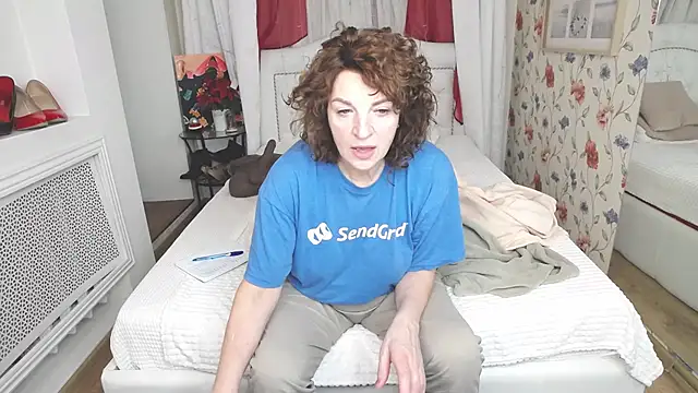 Snapshot of AmiHotGranny chatting on February 17, 2026, 5:37 am AmiHotGranny online show from February 17, 2026, 5:37 am