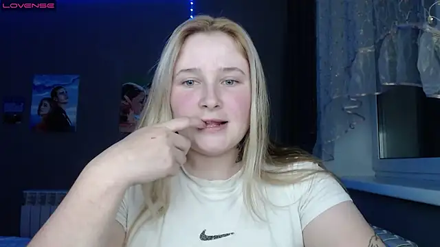 Light Luna online show from October 24, 2025, 3:52 pm