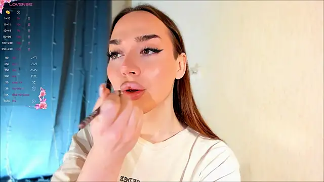 Snapshot of chups_girl chatting on February 17, 2026, 7:42 pm chups girl online show from February 17, 2026, 7:42 pm