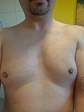 Snapshot of Picknick84 chatting on November 18, 2025, 2:32 pm Picknick84 online show from November 18, 2025, 2:32 pm