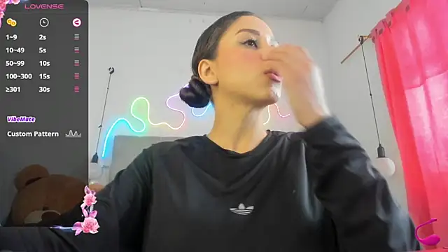 misticasexy online show from October 1, 2025, 8:37 pm