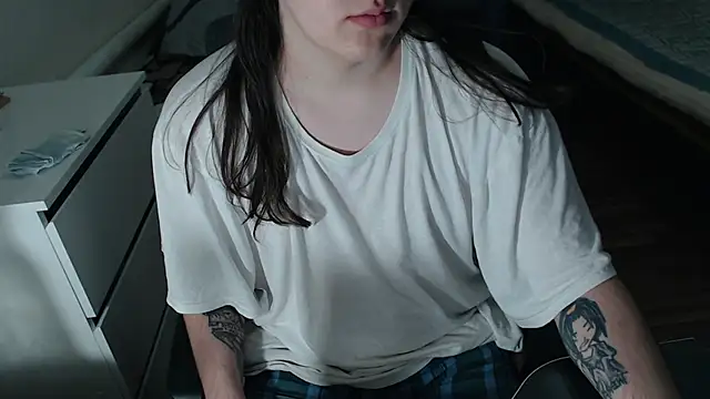 EvaMiron online show from November 12, 2025, 11:25 pm