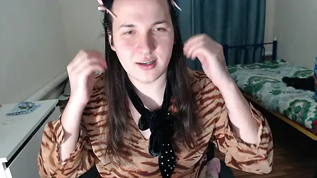 EvaMiron online show from December 5, 2025, 6:59 pm