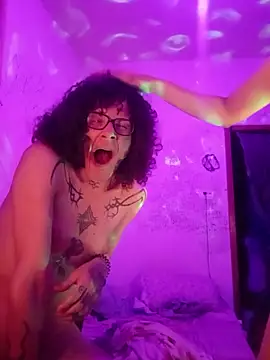 Snapshot of SuccubusTatuada chatting on February 4, 2026, 11:20 pm SuccubusTatuada online show from February 4, 2026, 11:20 pm