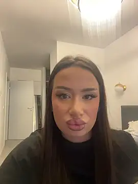 Snapshot of deliaroyal chatting on November 18, 2025, 2:10 pm deliaroyal online show from November 18, 2025, 2:10 pm