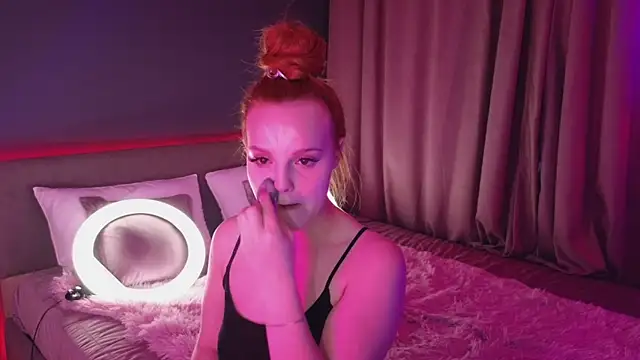 KristiRosee online show from February 7, 2025, 11:12 am