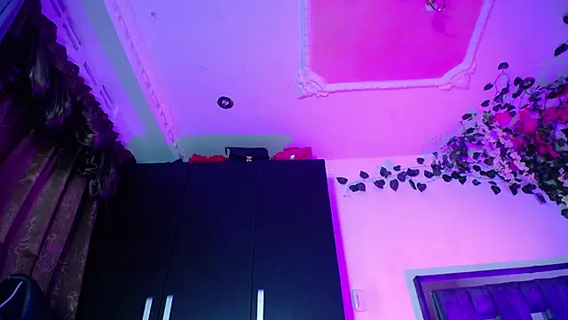 Snapshot of emma_hoot1 chatting on December 4, 2024, 6:33 am emma hoot1 online show from December 4, 2024, 6:33 am