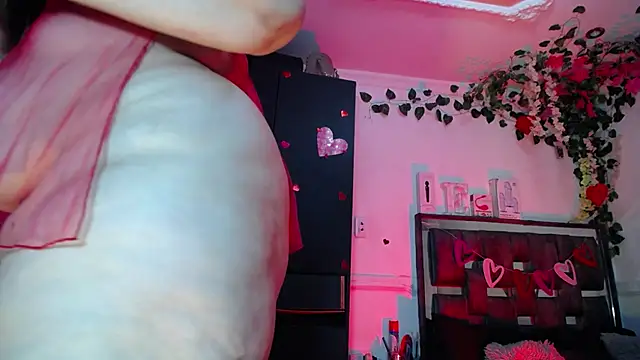 Snapshot of emma_hoot1 chatting on February 18, 2025, 11:30 pm emma hoot1 online show from February 18, 2025, 11:30 pm