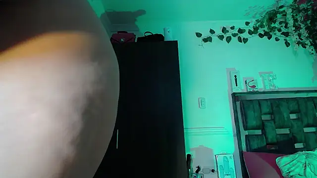 Snapshot of emma_hoot1 chatting on September 12, 2025, 2:22 am emma hoot1 online show from September 12, 2025, 2:22 am