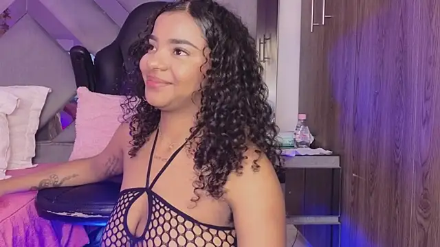 Snapshot of Iris_hott1 chatting on December 14, 2024, 4:34 am Iris hott1 online show from December 14, 2024, 4:34 am