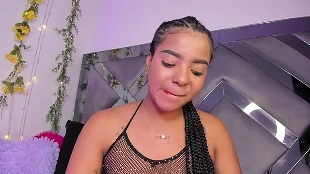 Snapshot of Iris_hott1 chatting on January 16, 2025, 2:41 am Iris hott1 online show from January 16, 2025, 2:41 am