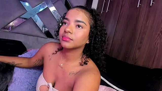 Snapshot of Iris_hott1 chatting on January 28, 2025, 6:38 am Iris hott1 online show from January 28, 2025, 6:38 am