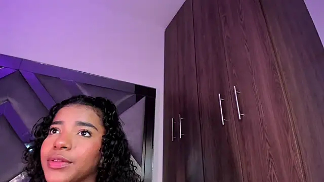 Snapshot of Iris_hott1 chatting on February 8, 2025, 12:06 am Iris hott1 online show from February 8, 2025, 12:06 am