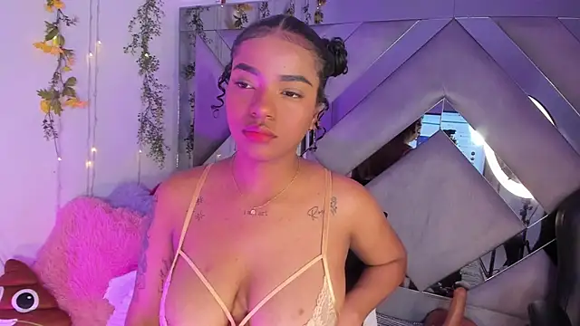 Snapshot of Iris_hott1 chatting on March 8, 2025, 12:11 am Iris hott1 online show from March 8, 2025, 12:11 am