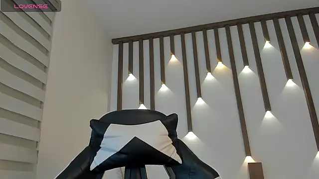 megan cooper28 online show from December 19, 2025, 2:07 am