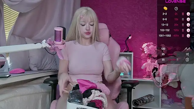 berrybaebaby online show from June 24, 2026, 3:27 am