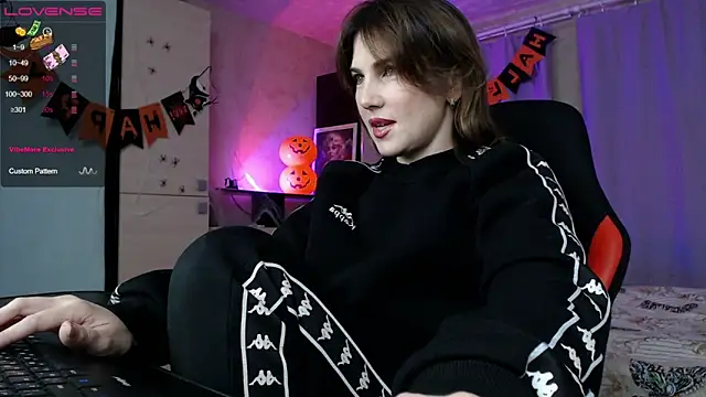 Daniela Cooperr online show from November 5, 2025, 5:02 pm