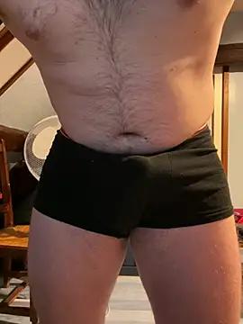 Snapshot of youlo71 chatting on February 4, 2025, 2:32 pm youlo71 online show from February 4, 2025, 2:32 pm