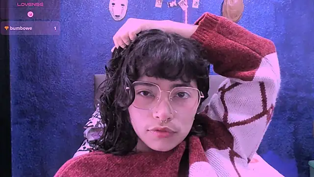 NinaYellow online show from October 13, 2025, 4:40 pm